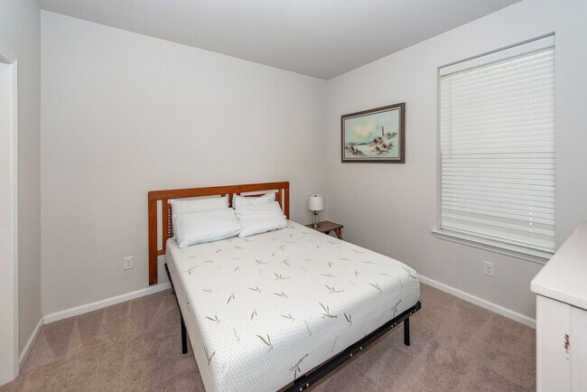 Building Photo - 4 Bedroom, 3.5 Bathroom Townhome in The Marshes at Cooper River - Charleston