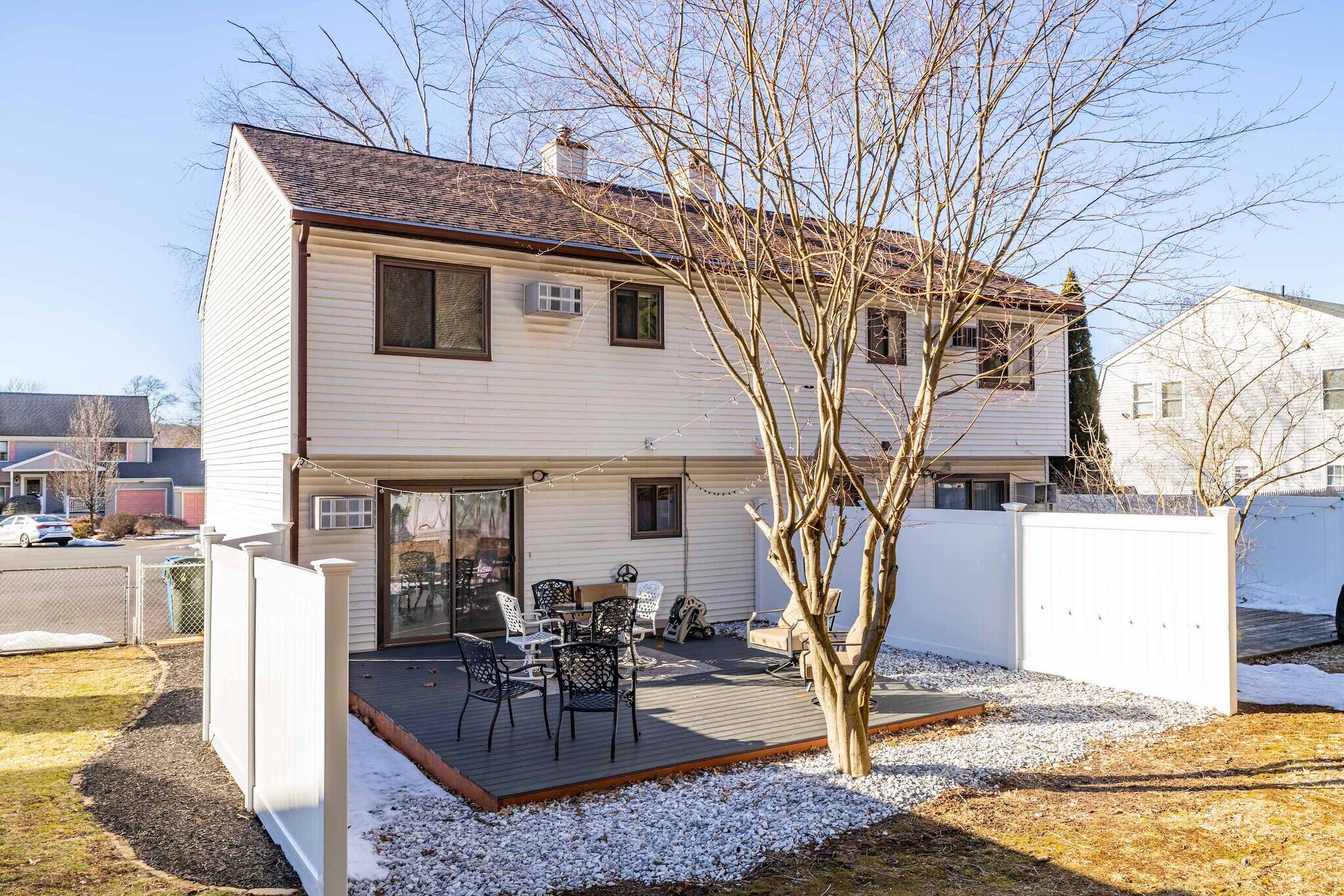 Building Photo - 15 Lake Dr