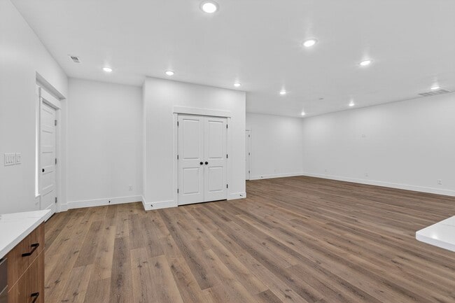 Building Photo - JR199L