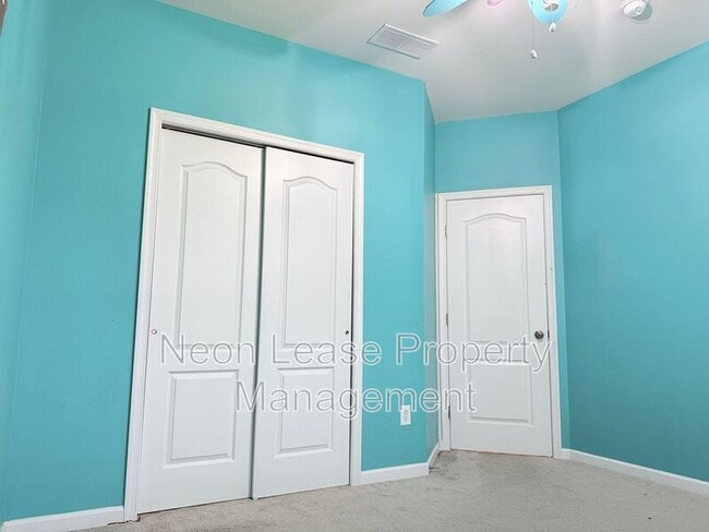 Building Photo - 214 Redstone Ct