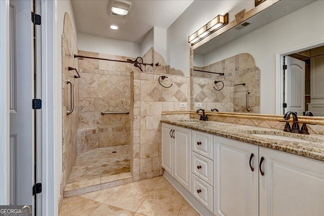 Building Photo - 1033 Pinehurst Dr