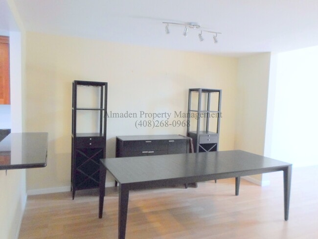 Building Photo - Great Location! Two Story Townhome in Berr...
