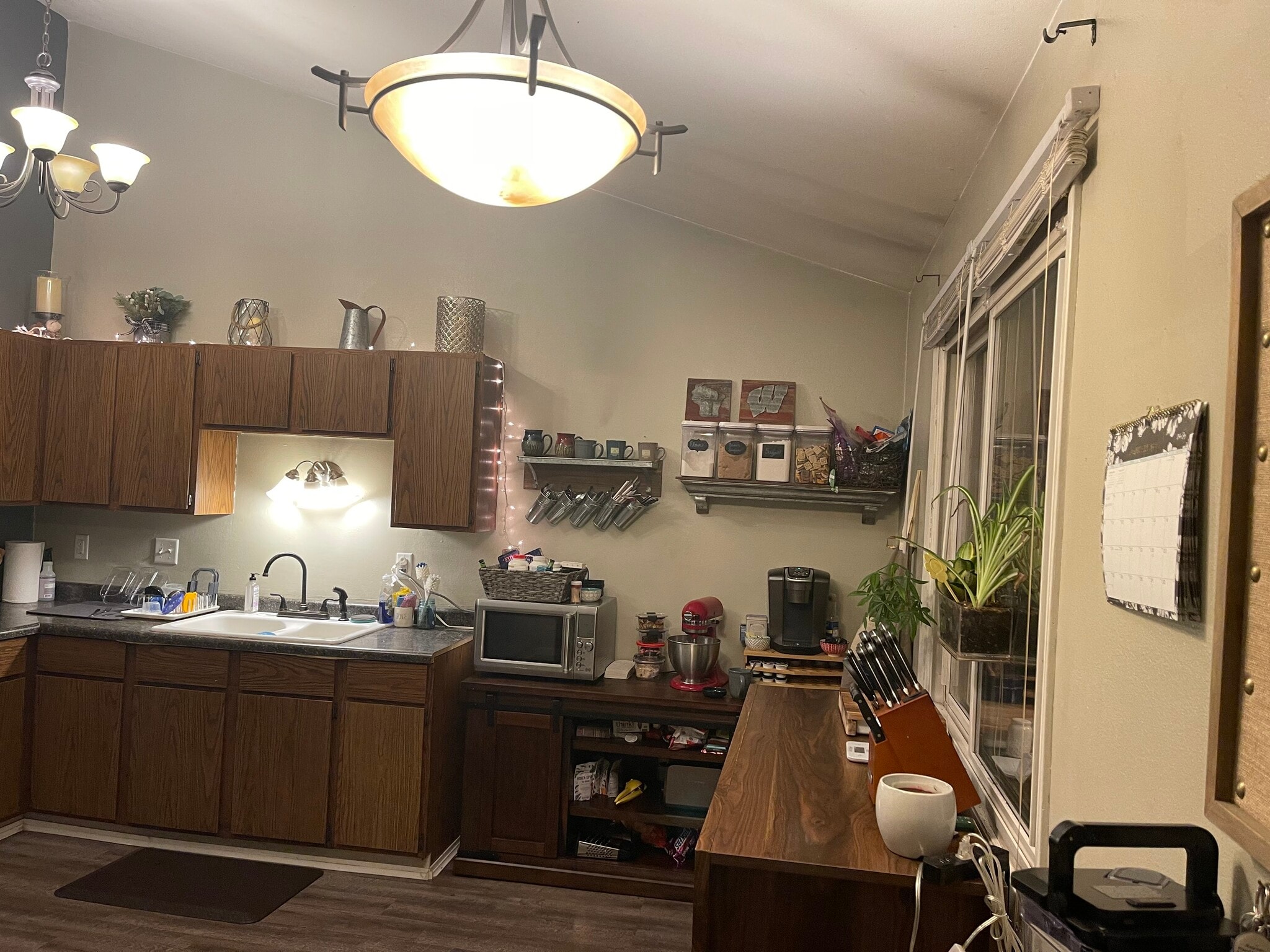 Spacious Kitchen with Vaulted Ceilings - 1617 Jackson St