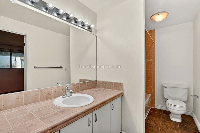 Building Photo - 5118 SW 1st Ave