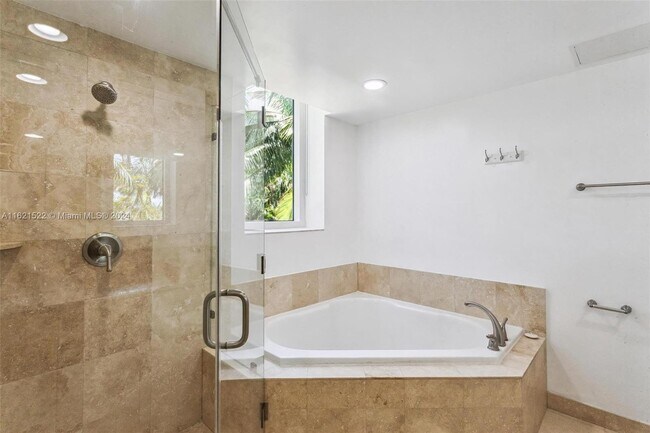 Building Photo - 1745 E Hallandale Beach Blvd