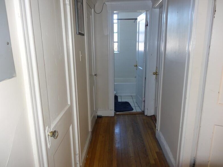 Building Photo - 45 Ashford St