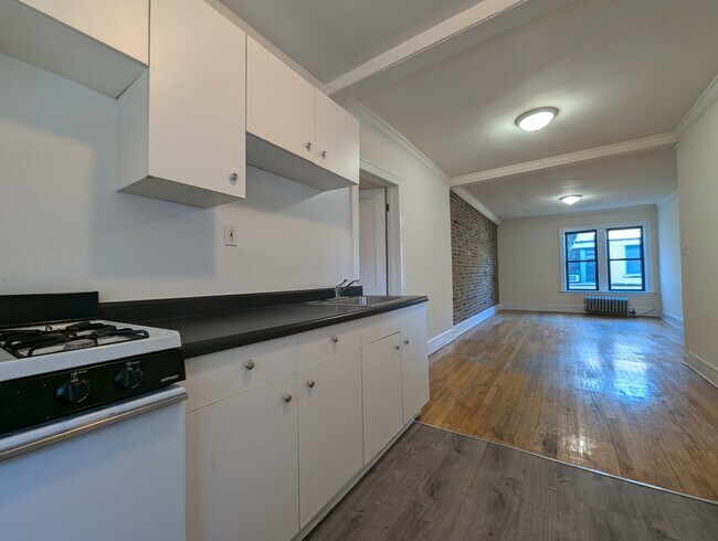 Building Photo - 2332.5 N Spaulding Ave