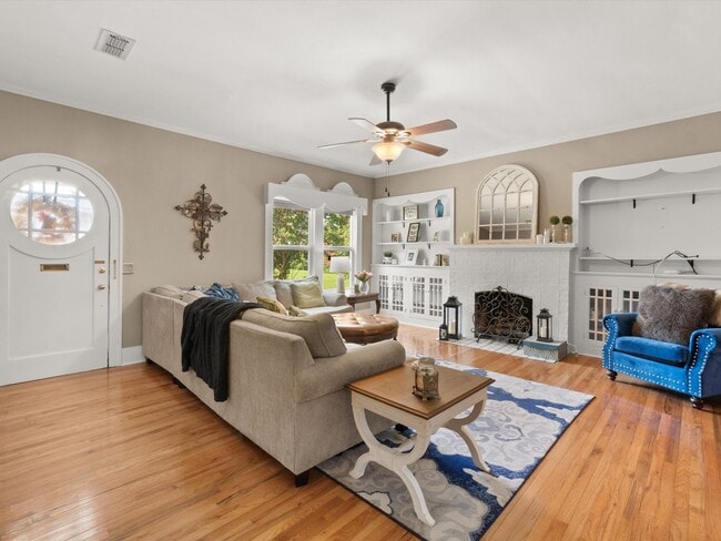 Building Photo - Available Now! Charming, Updated 3-Bedroom...