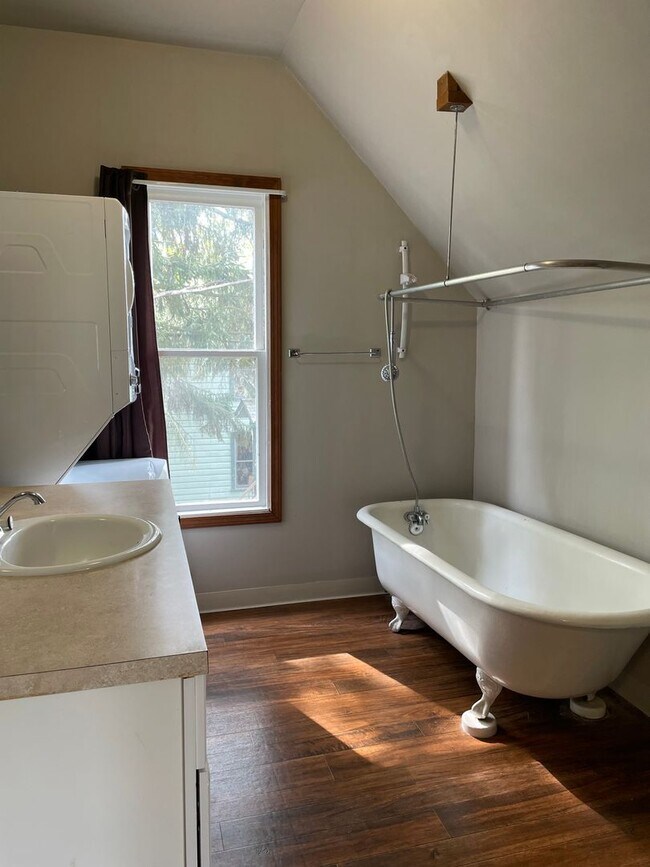 Building Photo - M1614 #1-3