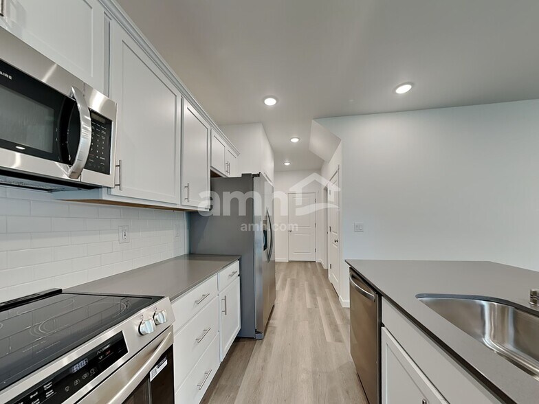 Building Photo - 5125 Turnstone St SE