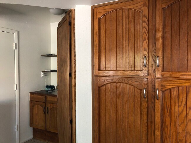 Building Photo - Available from May to November 2026!  Lovely Waterfront Home in 45+ Active Adult Resort Community...