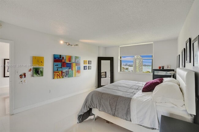 Building Photo - 11111 Biscayne Blvd