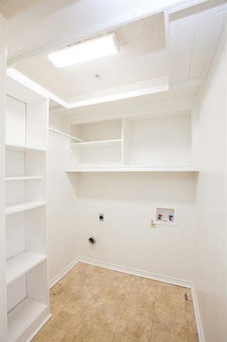 Building Photo - 2025 Lorient Dr