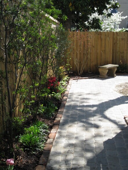 Building Photo - 1421 Grove Ave