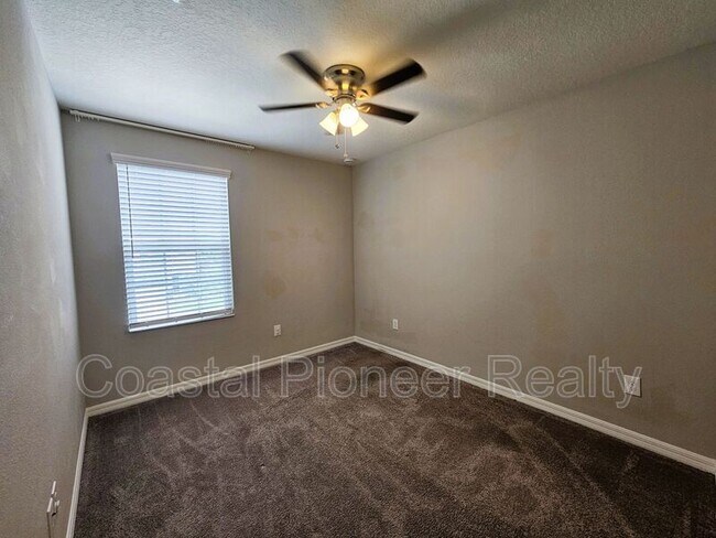 Building Photo - 7115 Grand Elm Dr