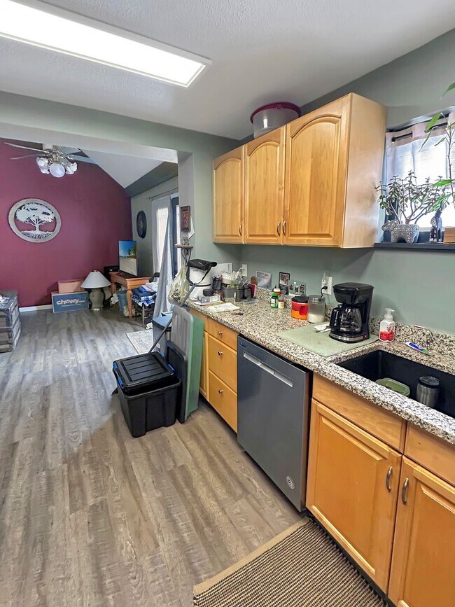 Building Photo - Charming 3-bedroom, 1-bath home in Oakdale, PA!