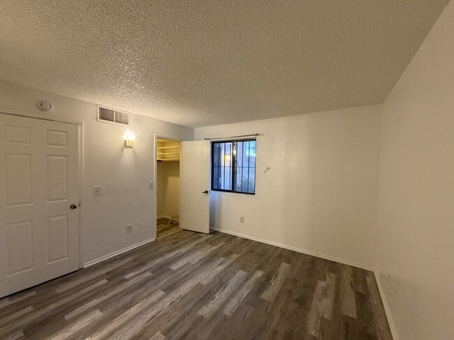 Building Photo - 6625 E Golf Links Rd