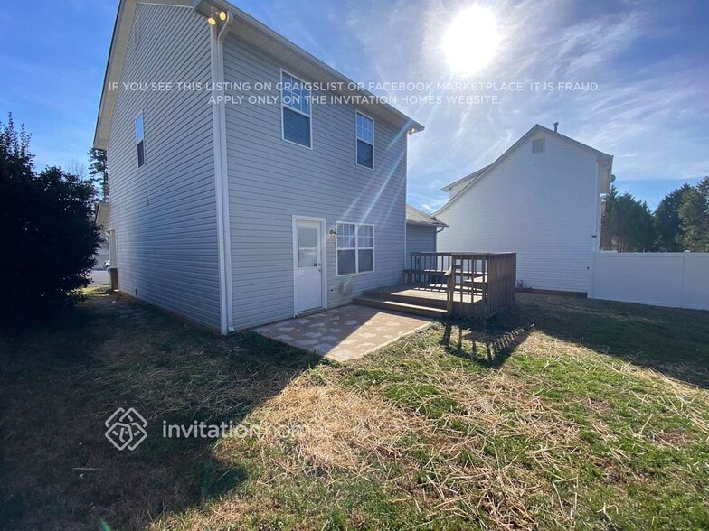 Building Photo - 441 Amir Cir
