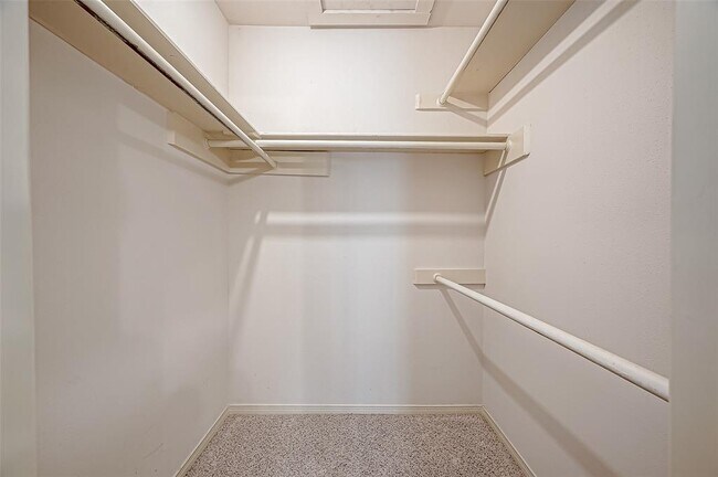 Building Photo - 2379 Briarwest Blvd