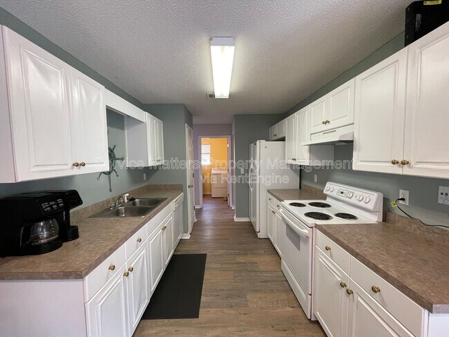 Building Photo - 4538 Chantilly Way