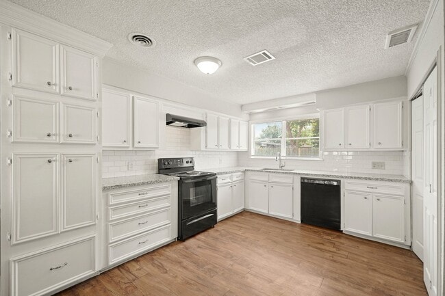 Building Photo - 514 Sulphur St