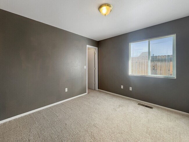 Building Photo - BIG VALUE small price