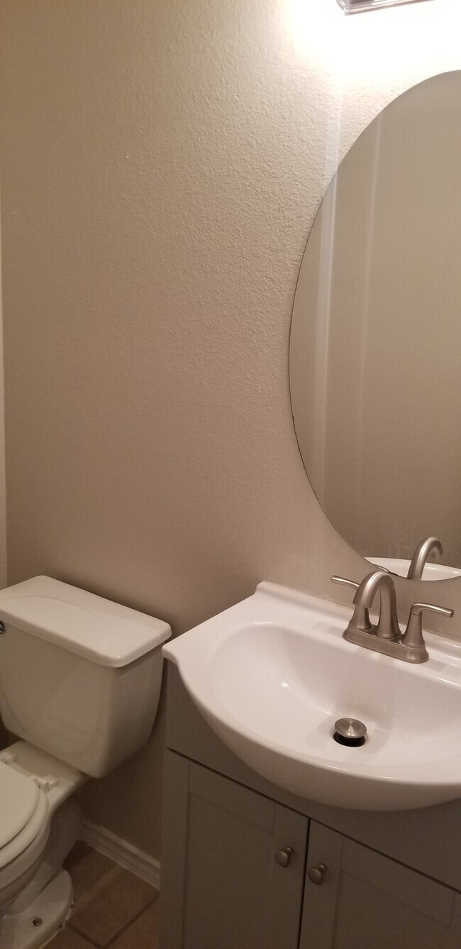 Building Photo - 619 Rolling Hills Dr