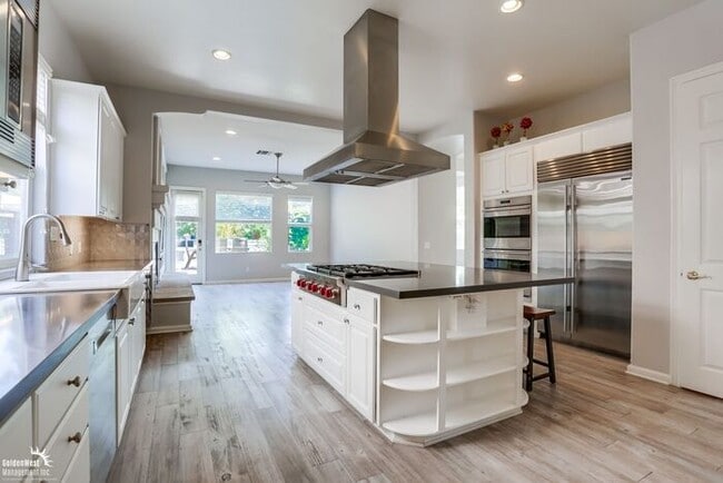 Building Photo - Impeccably Designed 4Bdm 4Ba Home in Desir...