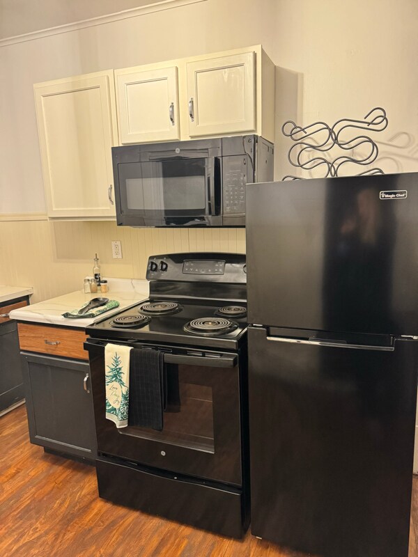 Building Photo - 702 Superior Ave