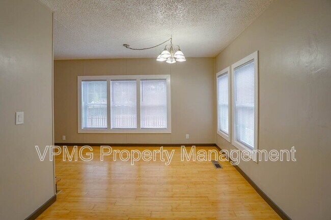 Building Photo - 2901 Fruit Valley Rd