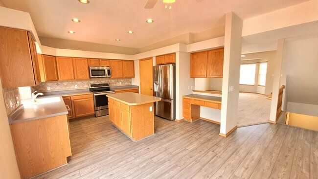 Building Photo - 15668 Dawson Creek Dr