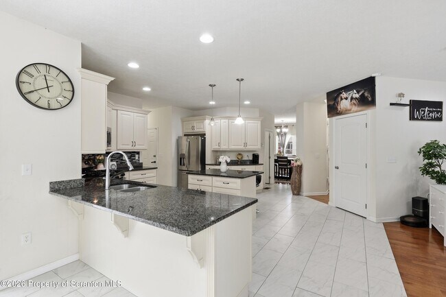 Building Photo - 124 Falcon Ln