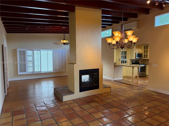 Building Photo - 800 SW 8th Terrace