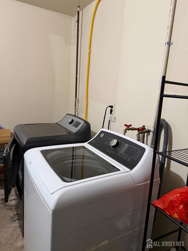 Building Photo - 34 Nelson Ave