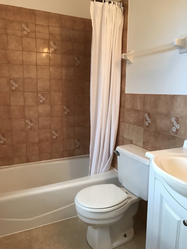 Building Photo - 1305 Periwinkle Pl