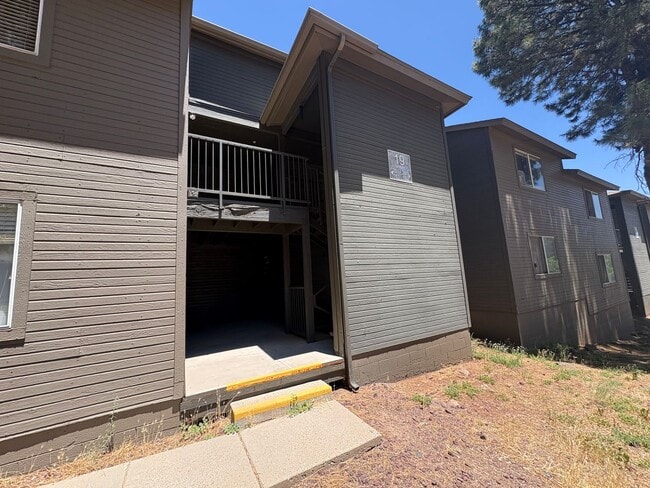 Building Photo - Cozy Flagstaff Studio