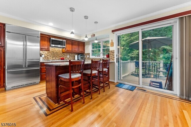 Building Photo - 4 Brightwood Ln