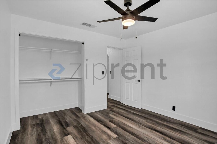 Building Photo - Unit 807