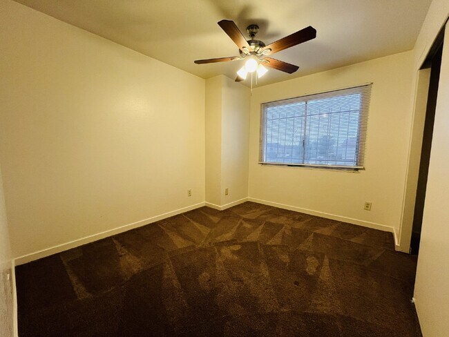 Building Photo - 5041 N 40th Ave