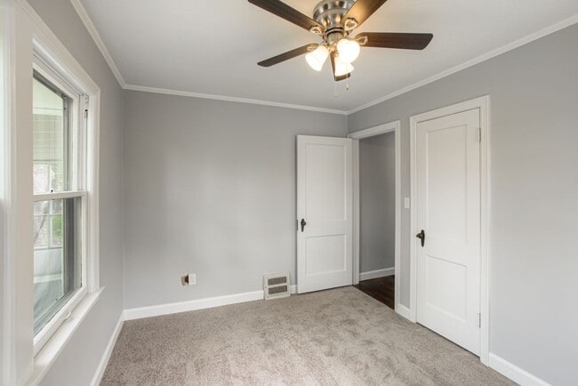 Building Photo - 1020 S 55th St