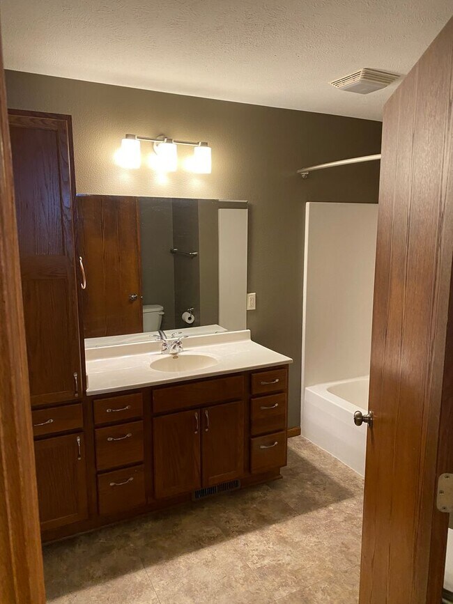 Building Photo - 133 Fifth St