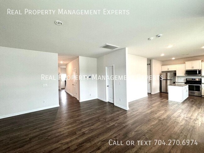 Building Photo - 4025 Lampasas Ln