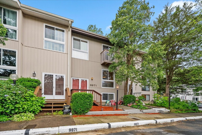 Primary Photo - "Charming 4-Bed Townhouse with Granite Tou...