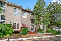 Building Photo - "Charming 4-Bed Townhouse with Granite Tou...