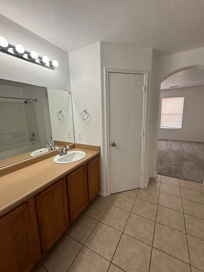 Building Photo - Spacious 5-Bedroom Home with 2 Living Areas – 2,270 Sq Ft Near Porter Dr.