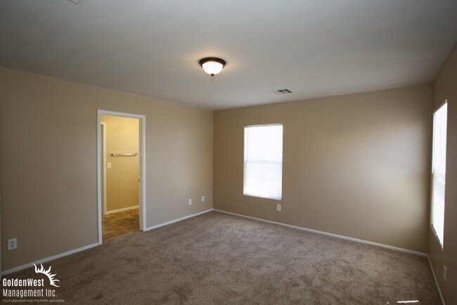 Building Photo - Beautiful Two Story 3Bdm 2.5Ba Home in Nor...