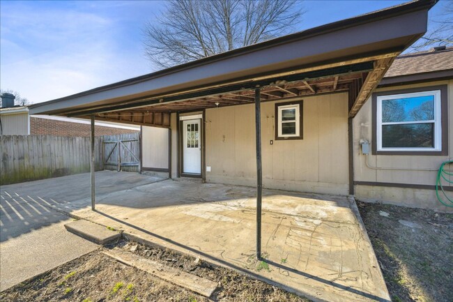 Building Photo - 3BED/2BATH REMODELED