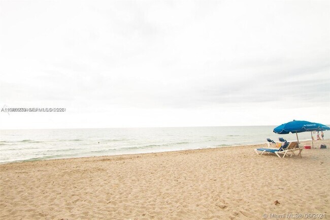 Building Photo - 3801 OCEAN Dr