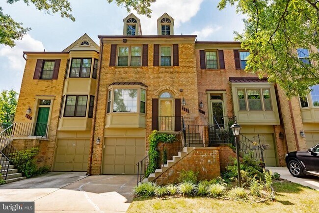 Building Photo - 215 Lynn Manor Dr