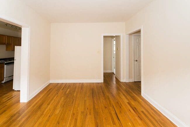 Building Photo - 665 W Cornelia Ave